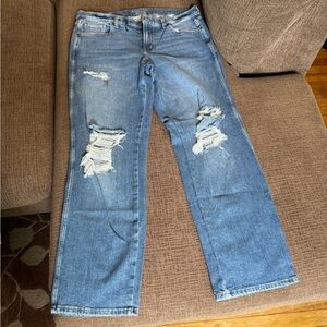 Last chance! Arizona low rise, straight jeans. Donating tomorrow